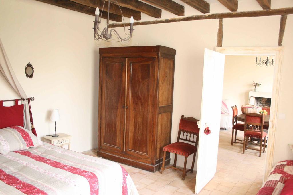 Chambres D'Hotes Le Clos Du Puits Mosnes Quarto foto